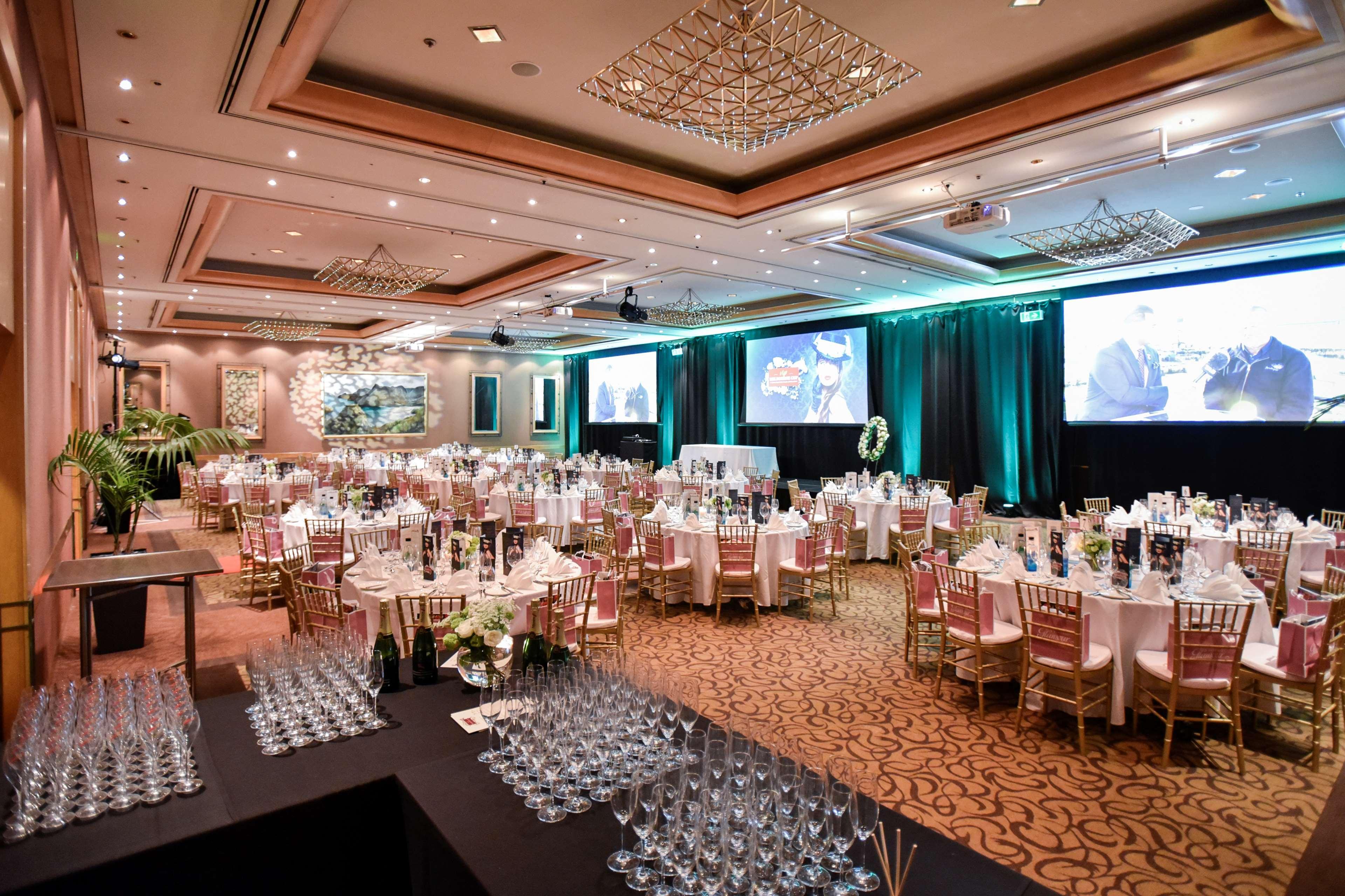 Jw Marriott Auckland Hotell Exteriör bild The ballroom at the 2011 awards ceremony