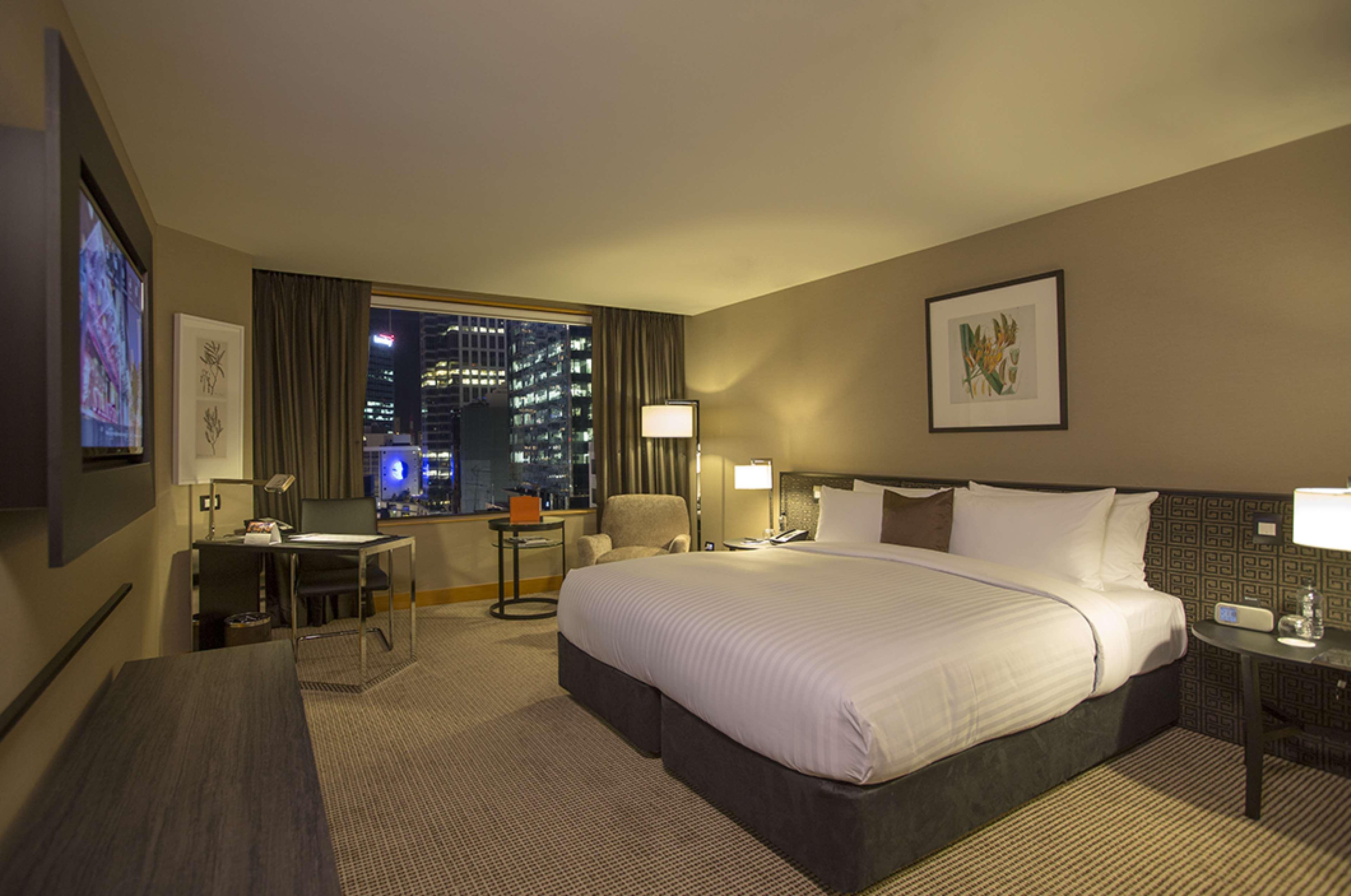 Jw Marriott Auckland Hotell Exteriör bild A guest room at the Mandarin Oriental, New York